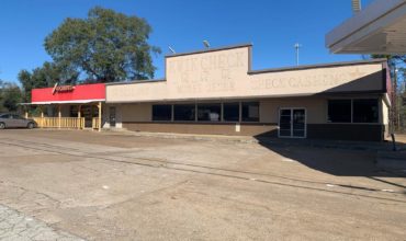Prime Commercial Real Estate: Gas Station in High-Traffic Location